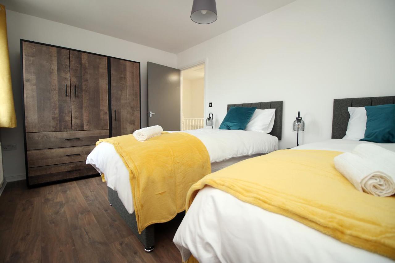 Delft - Spacious Home, High Speed Wi-Fi, Free Parking, Terrace Swindon Exterior photo