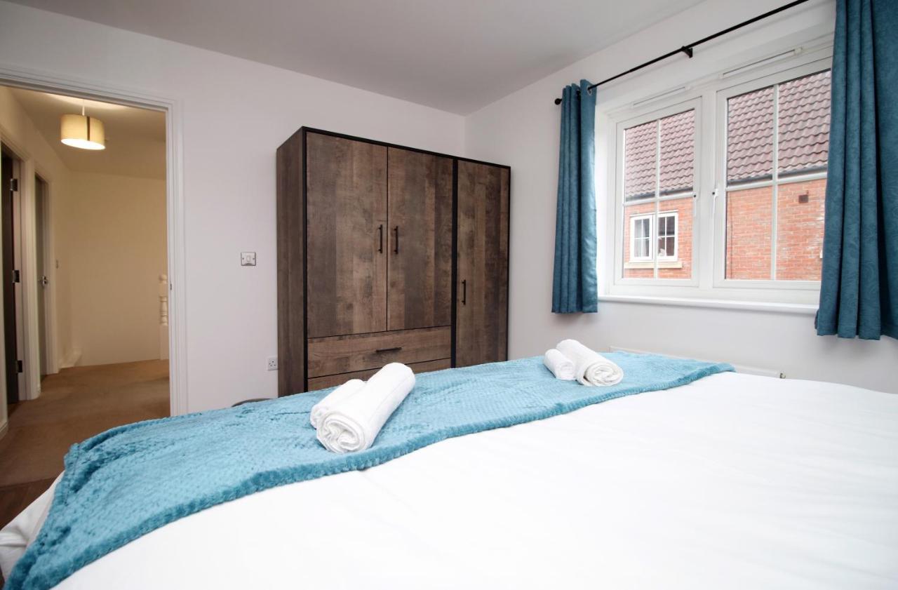 Delft - Spacious Home, High Speed Wi-Fi, Free Parking, Terrace Swindon Exterior photo