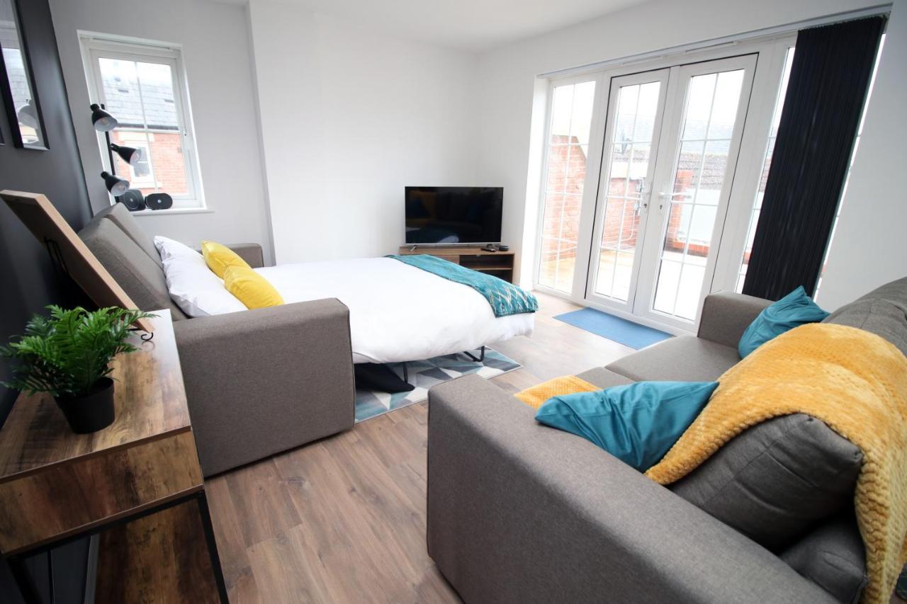 Delft - Spacious Home, High Speed Wi-Fi, Free Parking, Terrace Swindon Exterior photo